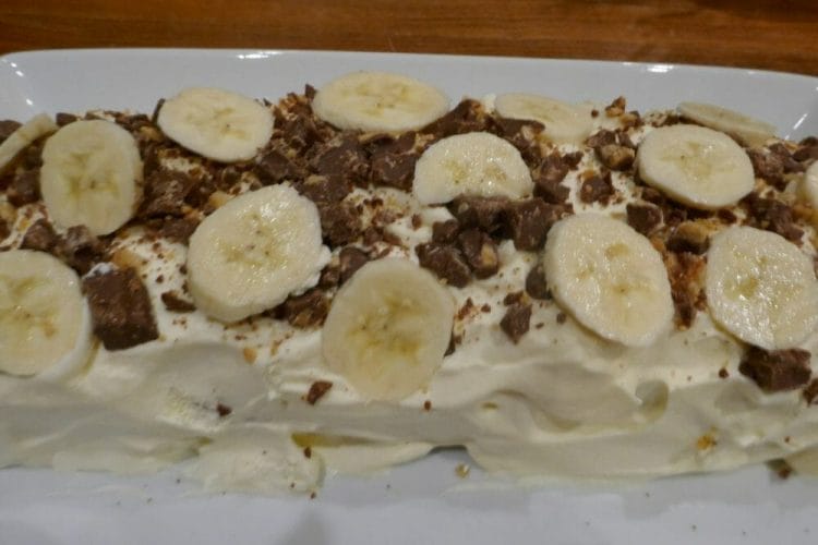 Roll cake with hazelnuts, chocolate and banana