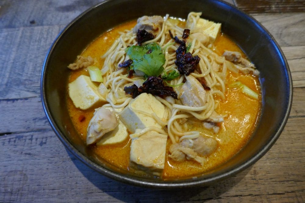 Laksa med nudler