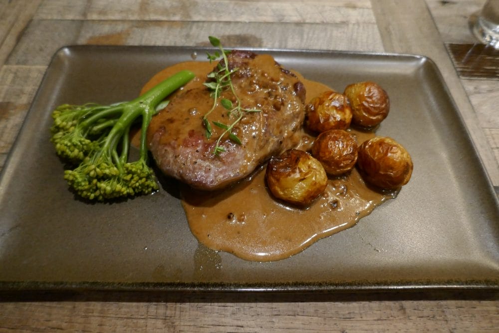 Entrecôte med rosépeppersaus