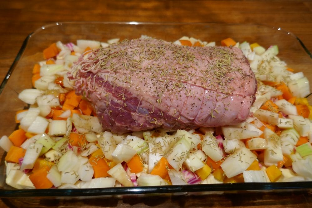 Lammestek med rotgrønnsaker, før steking