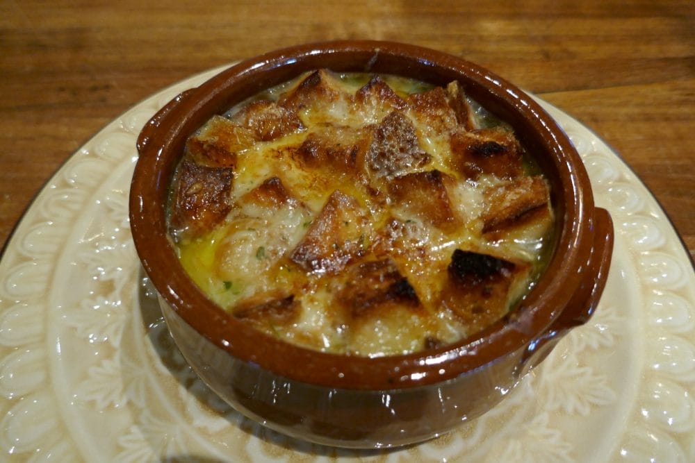 Kremet gratinert løksuppe