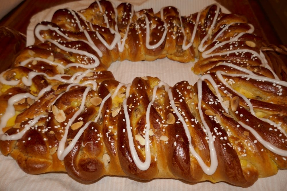 Hvetekringle med vaniljekrem og makronfyll