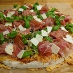 Hvit pizza med spekeskinke og parmesan