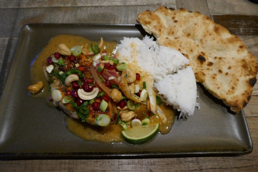 Kylling i mangosaus med ris og nan