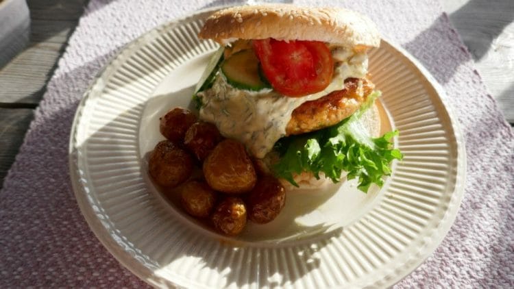 Salmon burger with tartar sauce