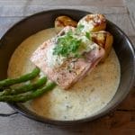 Laks med Clotildes ovnsbakte poteter og eplesaus