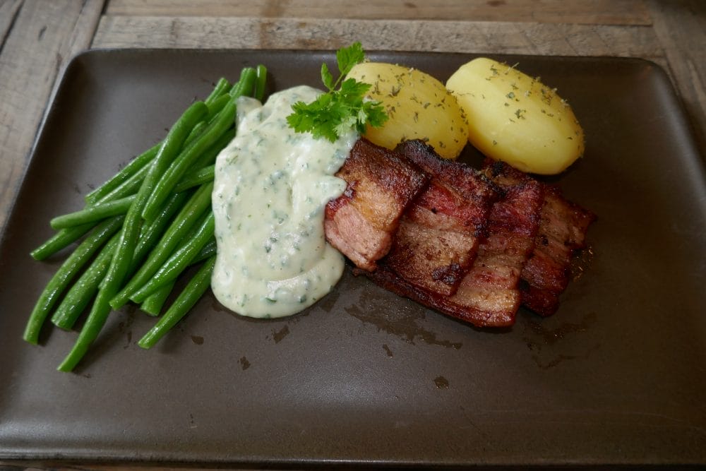 Stekt flesk med persillesaus