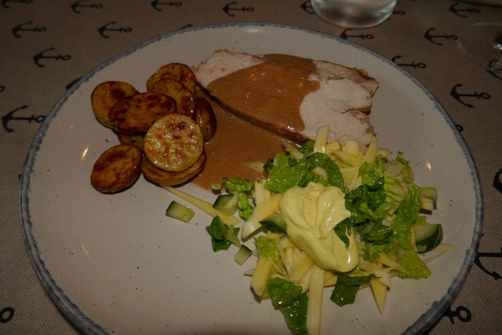 Mammas kalkun med mangosalat og fløtesaus