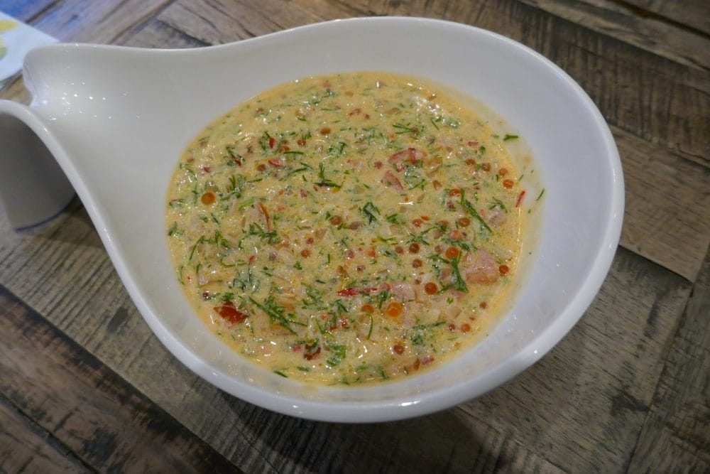 Spennende fiskesaus med tomater og rogn