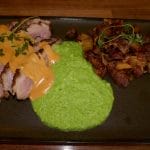 And med baconpoteter og choronsaus