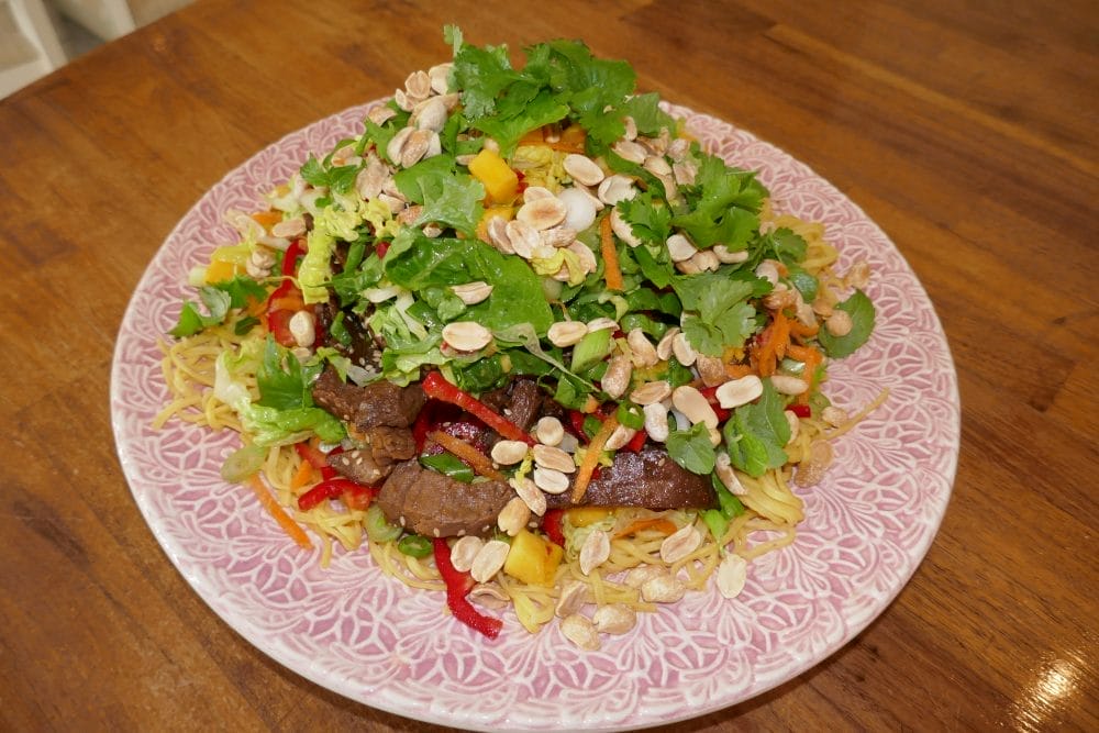 Marinert biff med nudelsalat