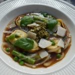 Tortellinisuppe med grønnsaker og pesto