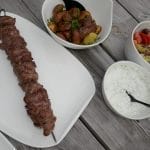 Lammespyd med gresk salat og tzatziki