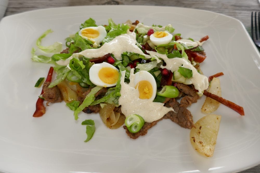 Biffsalat med vaktelegg mango/karridressing