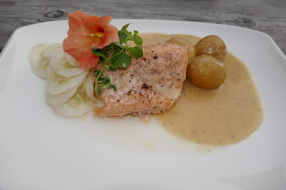 Laks med eplesaus