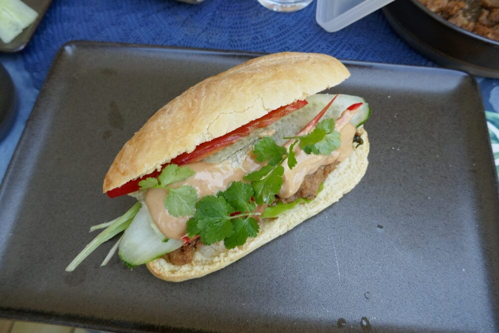 Bánh mì med  Thịt Kho Tộ