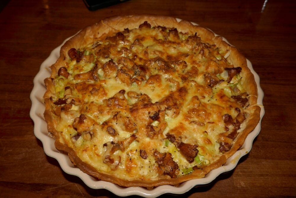 Kantarellpai med bacon og purre