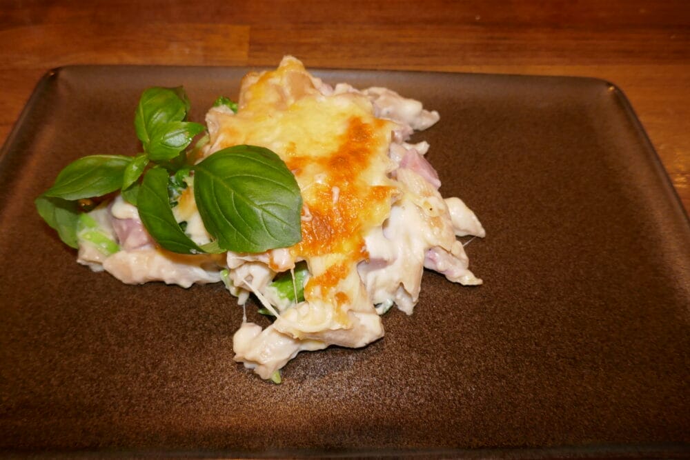 Penneform med skinke og brokkolini