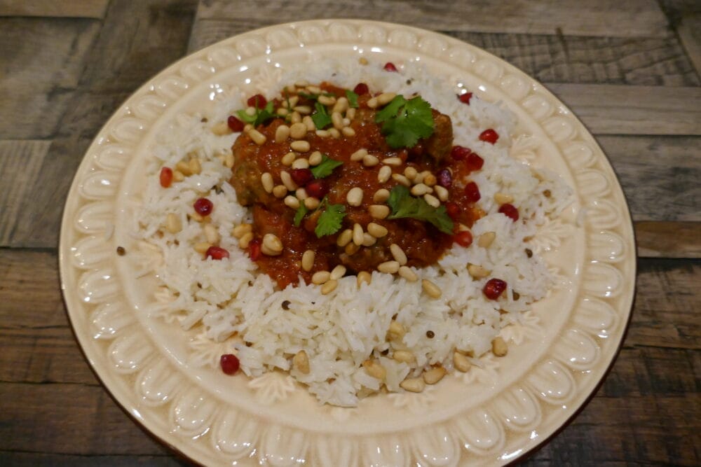 Koofteh i tomatsaus med pilau