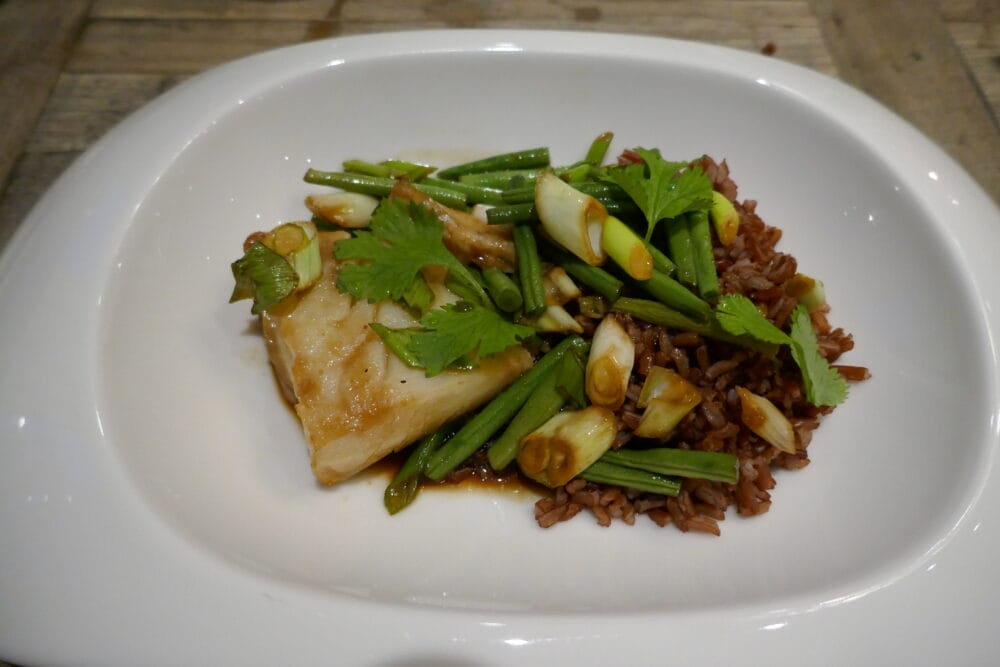 Torsk med soya- og hoisinsaus servert med ris