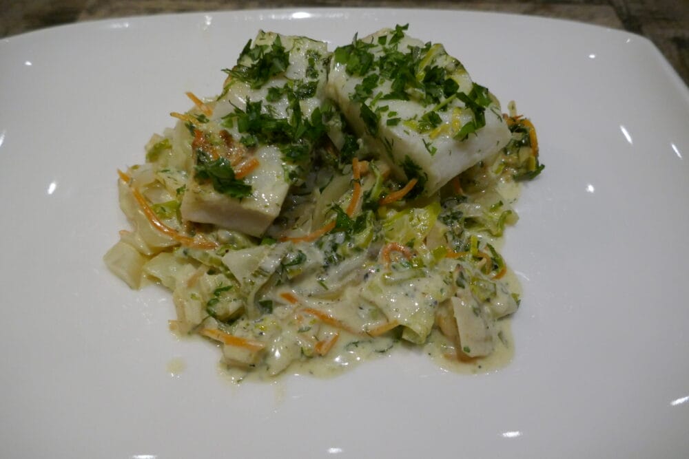 Alt i en form med fisk og grønnsaker