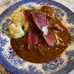 Helstekt elgkalvfilet med blåskimmelsaus