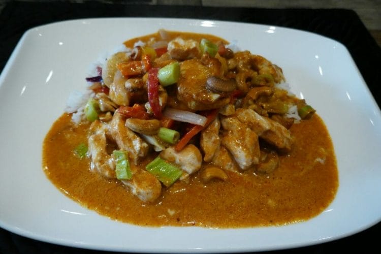 Chicken with red curry sauce