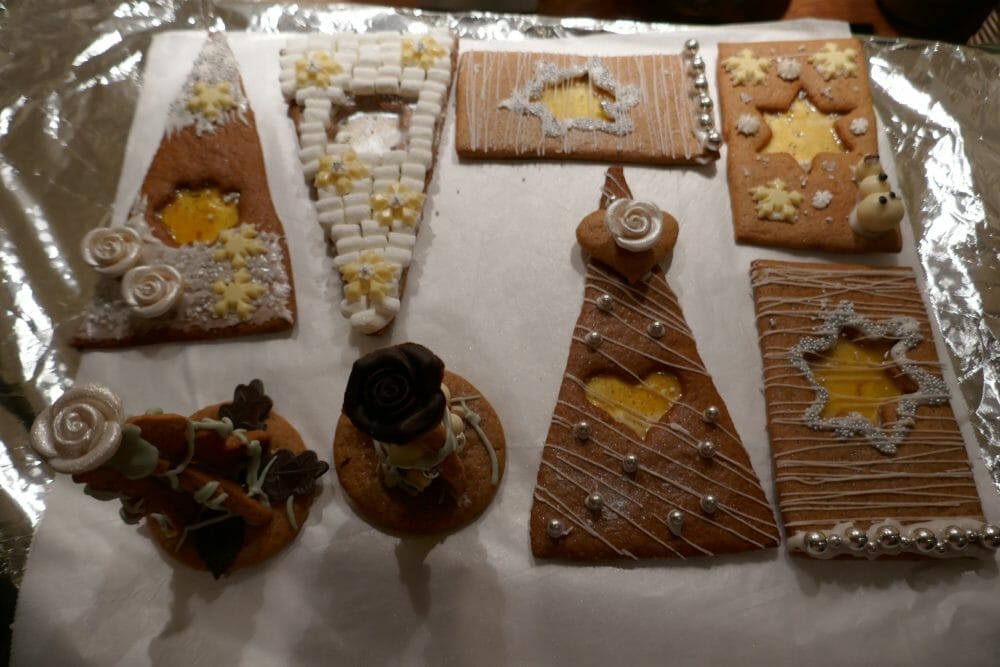 Deler til papperkakepalasset i tillegg til tredimensjonale figurer