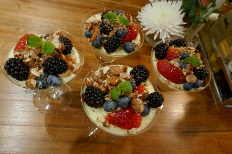 Vanilla cream with roasted almonds and fresh berries