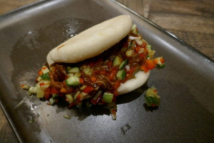 Pulled pig with steambuns