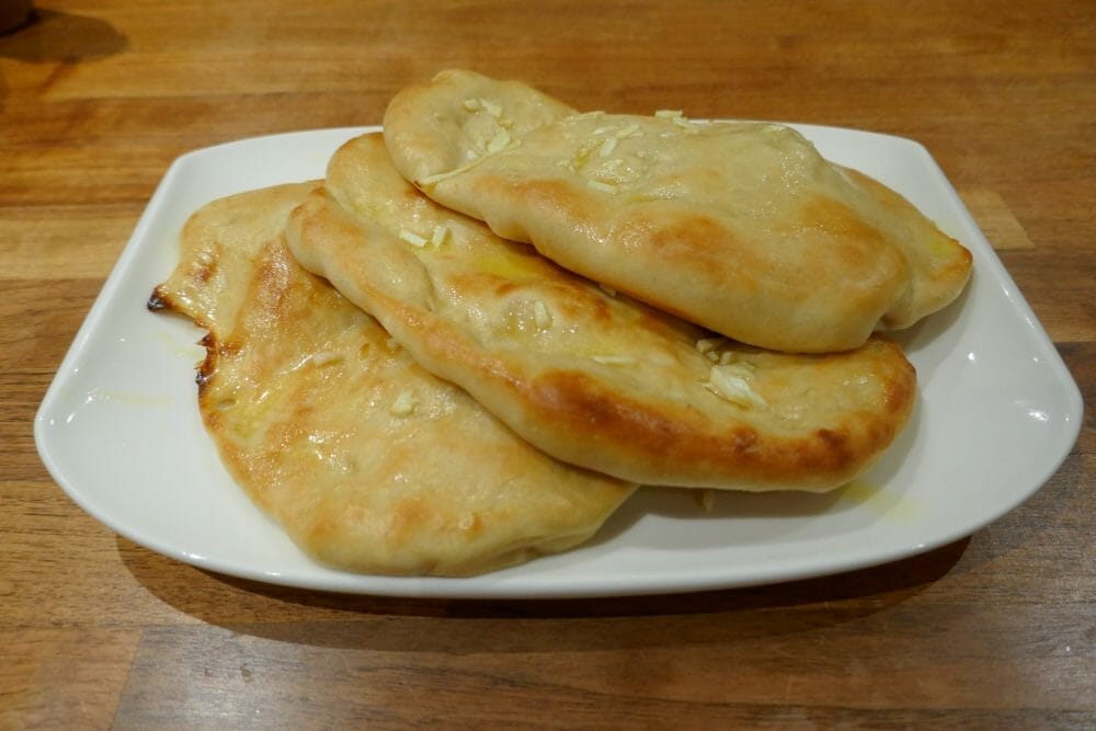 Nanbrød med hvitløk Nanbrød med hvitløk