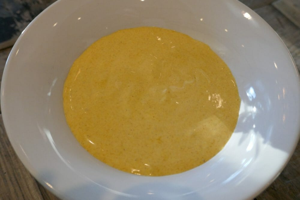 Mango- og karridressing
