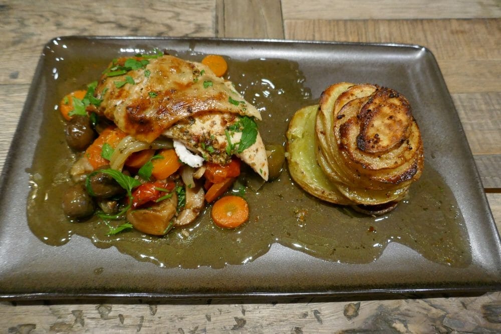 Helstekt kylling med preserverte sitroner og potetstabler