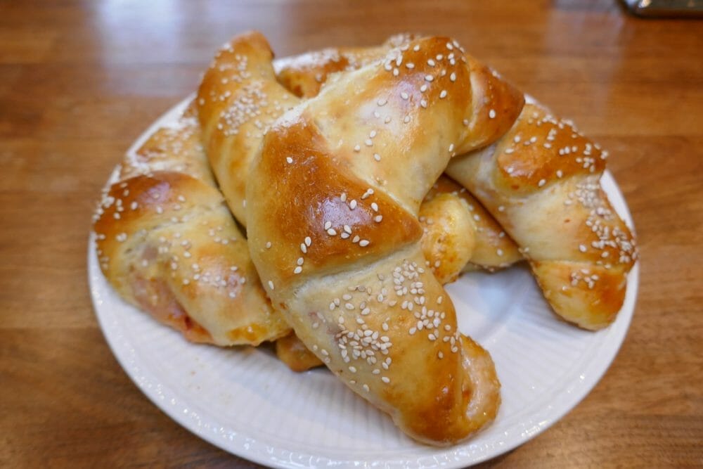 Horn med ost- og skinkefyll