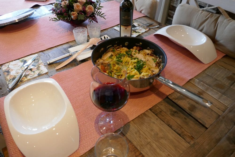 Pasta med kylling, sopp og tomater