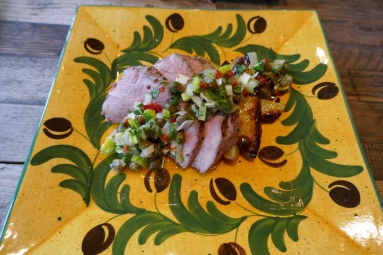 Veal fillet with salsa and boat potatoes