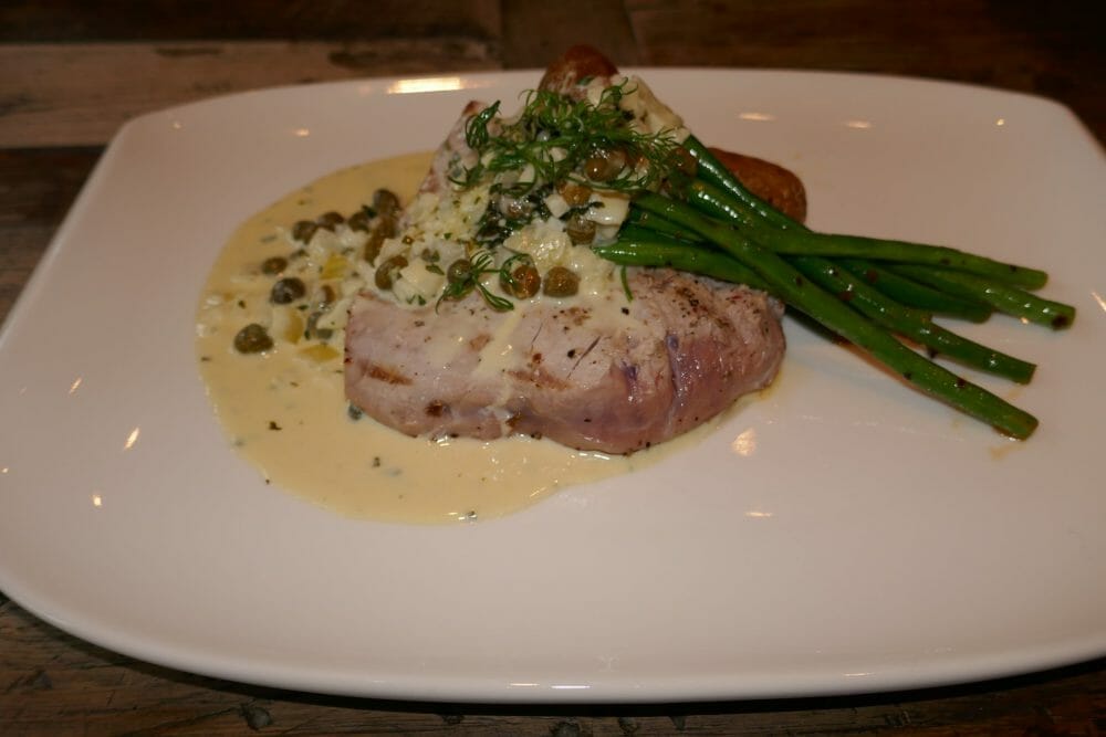 Tunfisk med kremet kaperssaus