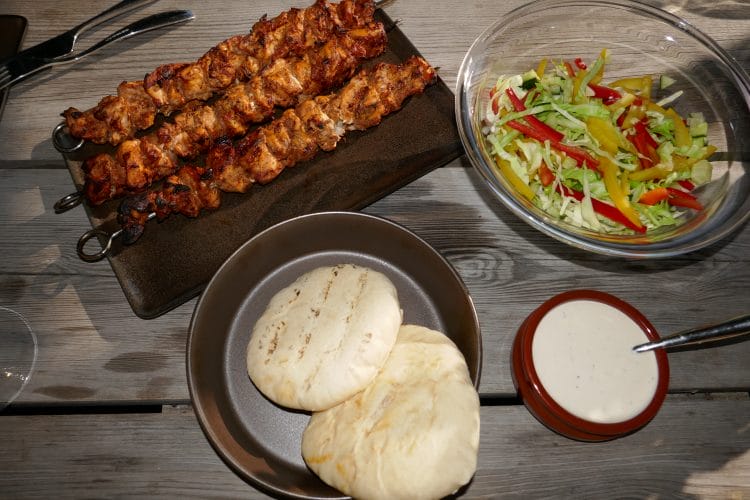 Weekly menu for week 33 Grilled skewers with salad and garlic dressing in pita