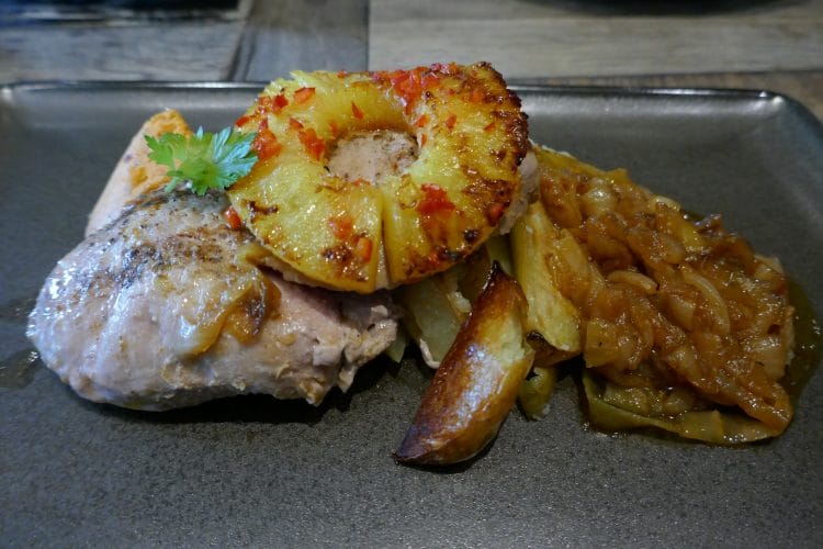 Zebra with boat potatoes, caramelized onions and grilled pineapple