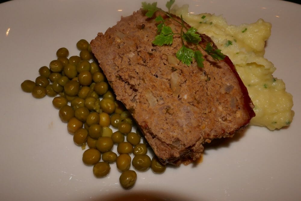 Meatloaf med potetmos og erter
