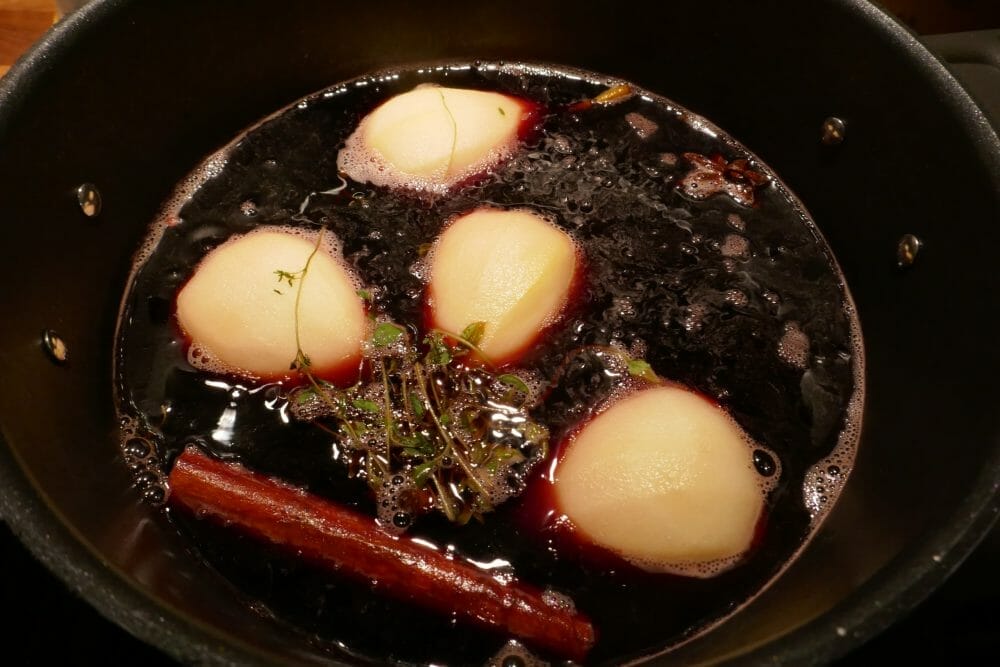 Rødvinskokte pærer Rødvinskokte pærer