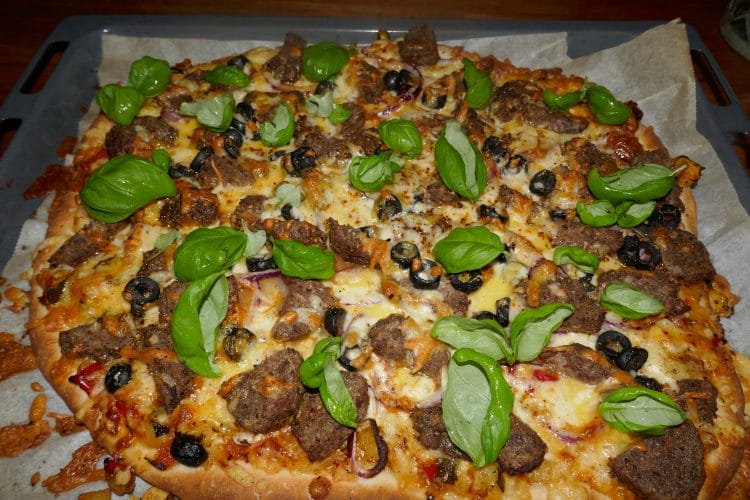 Weekly menu for week 28 French pizza with meatballs and ratatouille