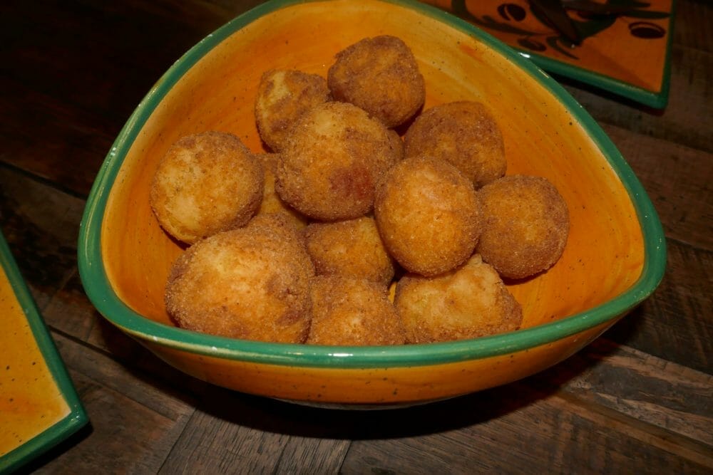 Kjøttrull med ertepuré og pommes noisettes Kjøttrull med ertepuré og pommes noisettes