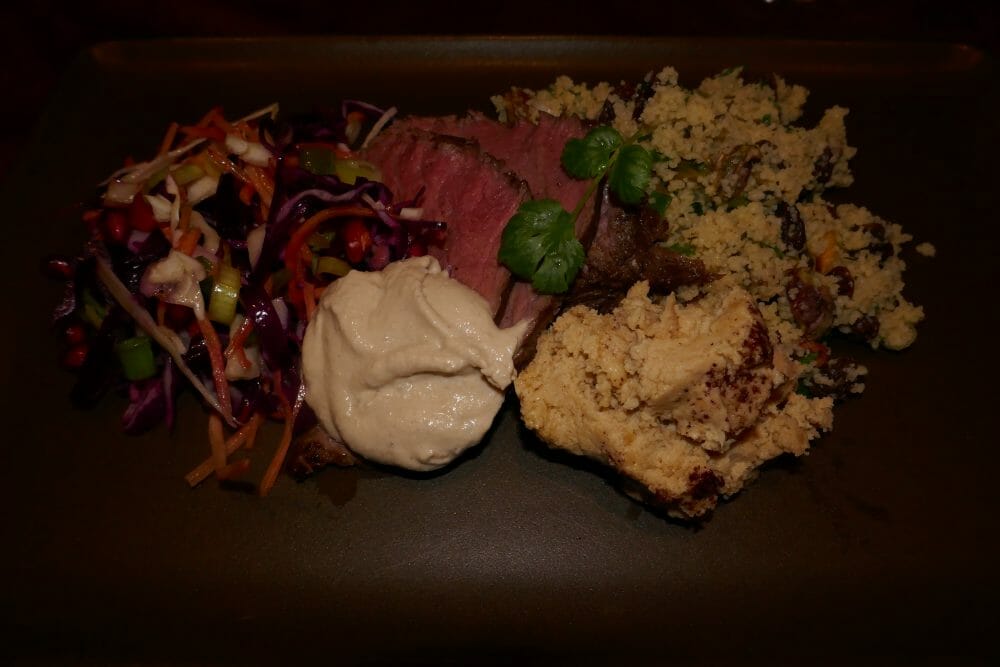 Ukemeny 49 Indrefilet med hummus og tahinisaus