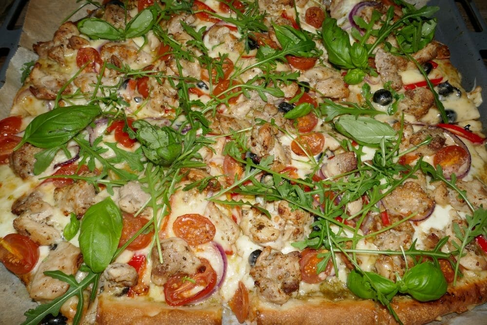 Pizza med pesto og kylling AperitivoMat.no