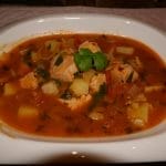 Tomatisert fiskesuppe med laks