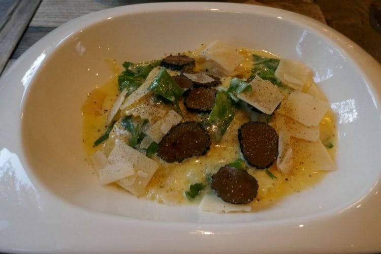 Pasta pads with lemon sauce and truffles