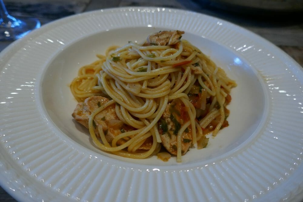 Pasta med kylling og tomater