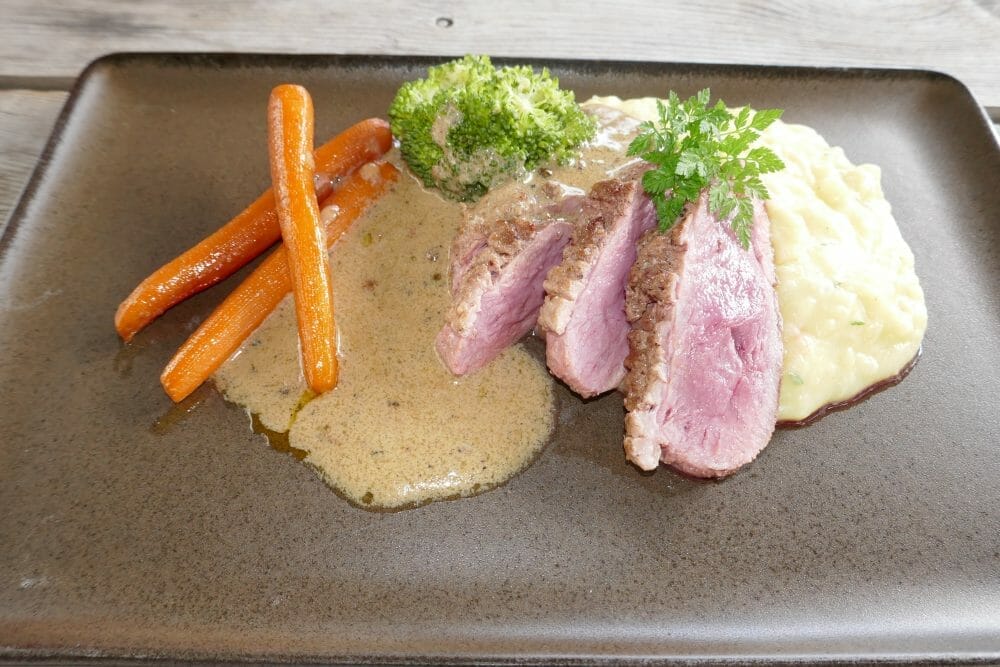 Andebryst med konjakk- og peppersaus