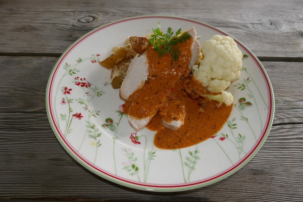 Kalkunbryst med bretagnesaus Kalkunbryst med bretagnesaus